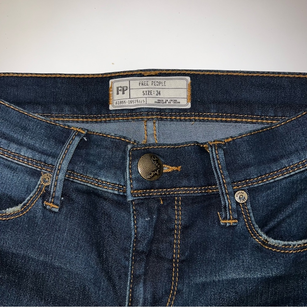 free people 61855-16515125 denim dark wash skinny jeans 24